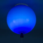 GloboStar® BALLOON 00654 Παιδικό Φωτιστικό Οροφής Μπάλα Μονόφωτο 1 x E27 IP20 Μπλε Πλαστικό με Ασημί Μέταλλο - Μ30 x Π30 x Υ33cm - Image 3
